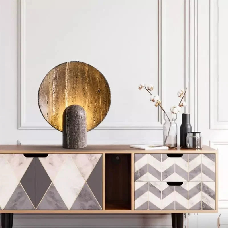 Lampe en pierre effet travertin – Élégance minérale pour votre intérieur