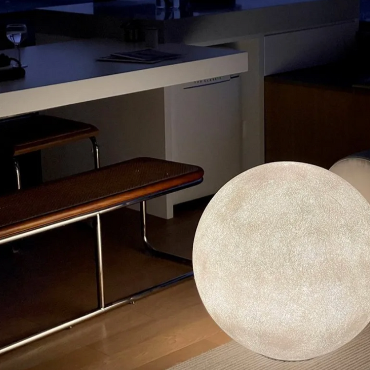 Lampadaire Lune LED – Éclat céleste et ambiance apaisante