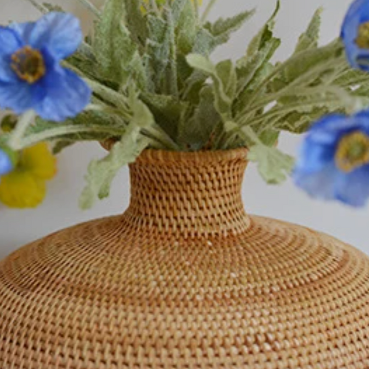 Vase en rotin
