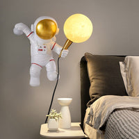 Astronaute suspendu
