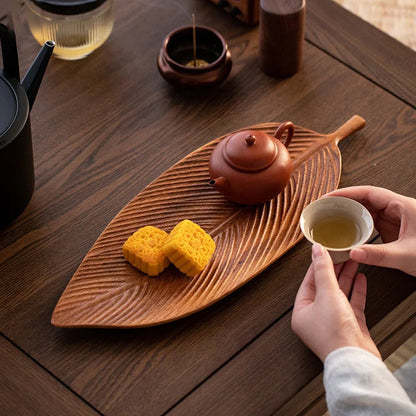 Assiette en Forme de Feuille – Bois de Noyer Naturel et Durable