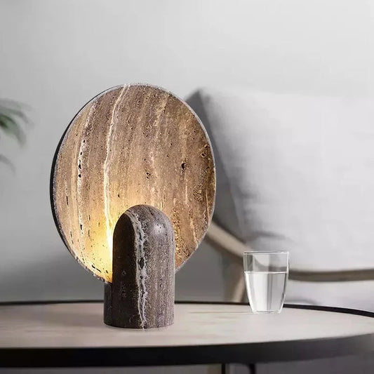 Lampe en pierre effet travertin – Élégance minérale pour votre intérieur