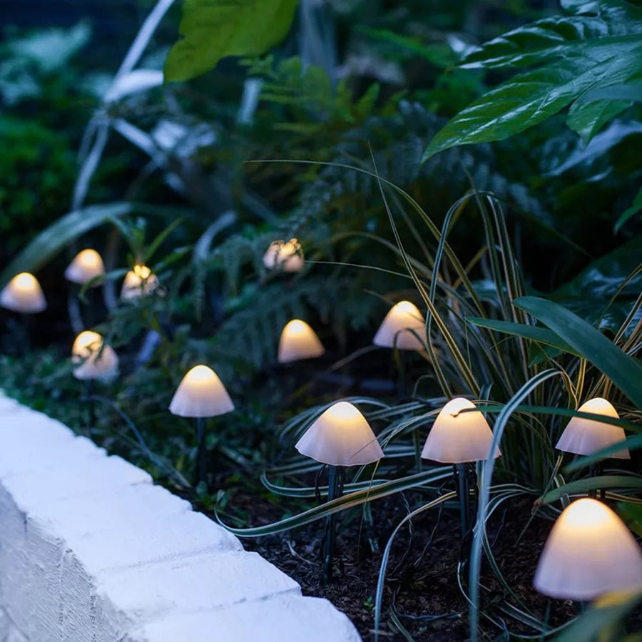 Luminaires solaires pour jardin en forme de champignon